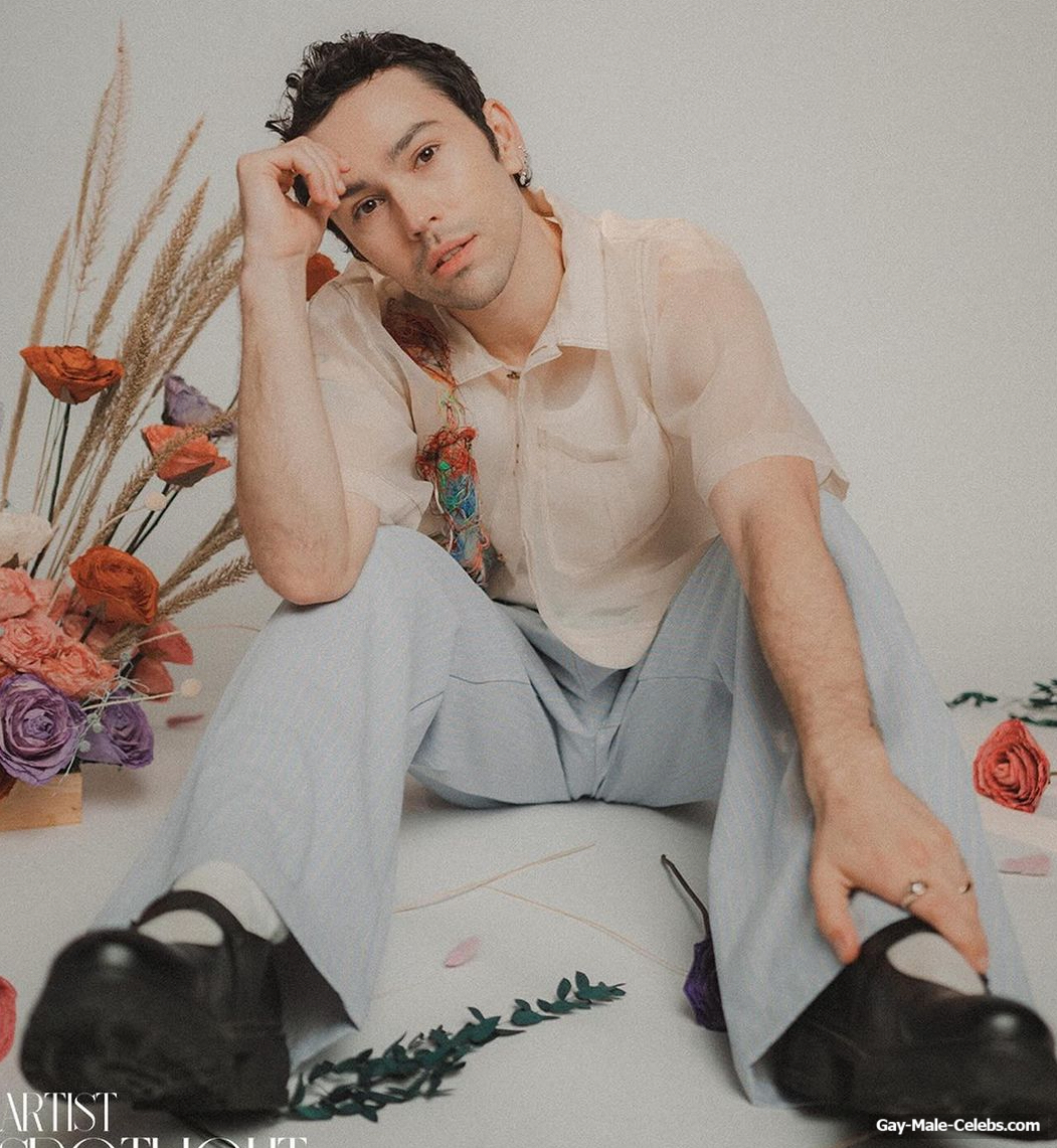 Max Schneider shirtless