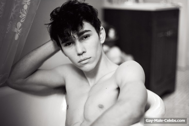 Max Schneider shirtless