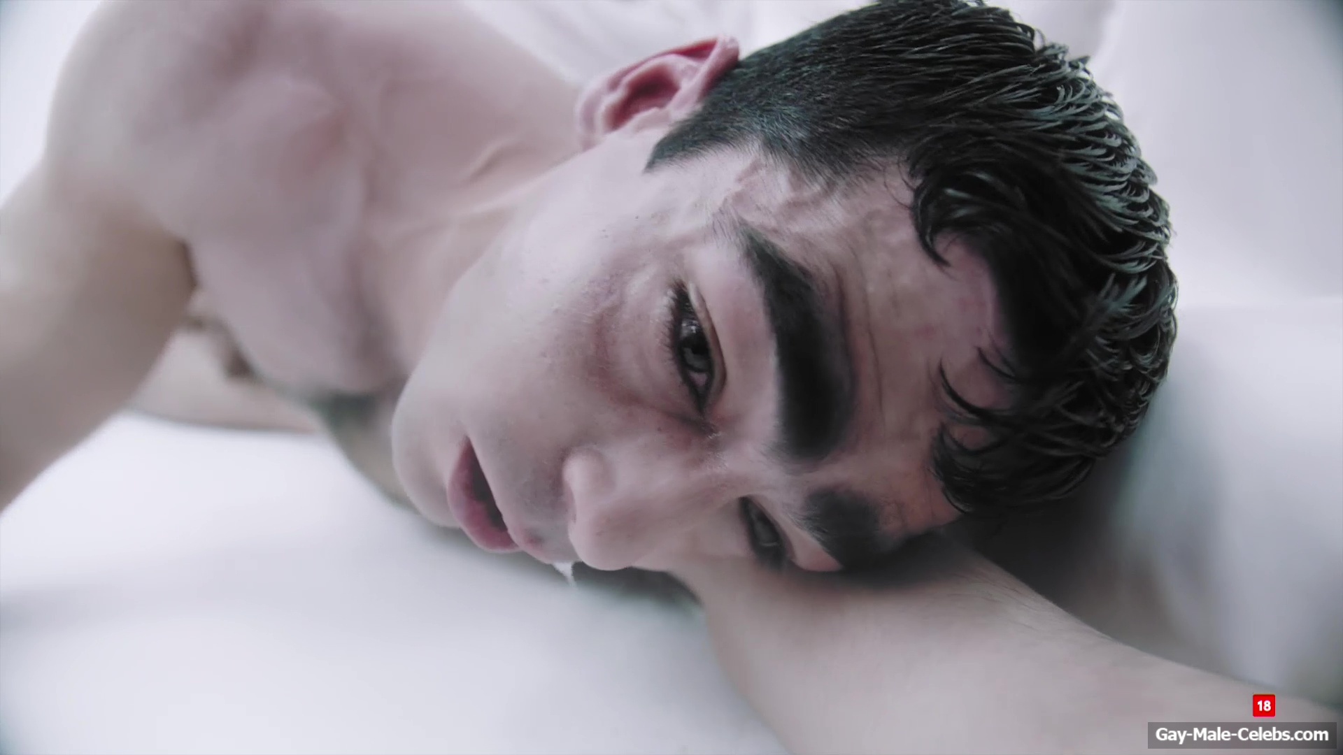 Omar Ayuso Frontal Nude Uncensored Scenes in Silencio 1-02