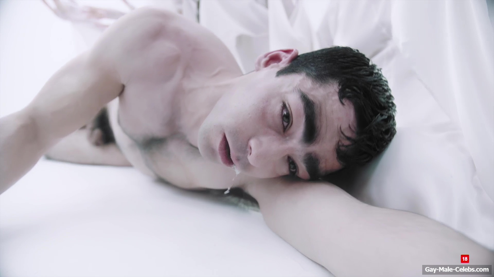 Omar Ayuso Frontal Nude Uncensored Scenes in Silencio 1-02