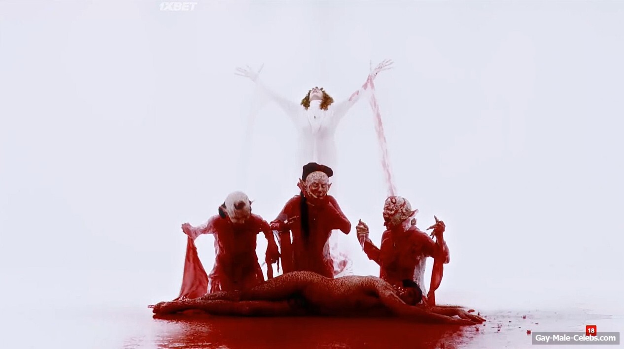 Omar Ayuso nude in Silencio