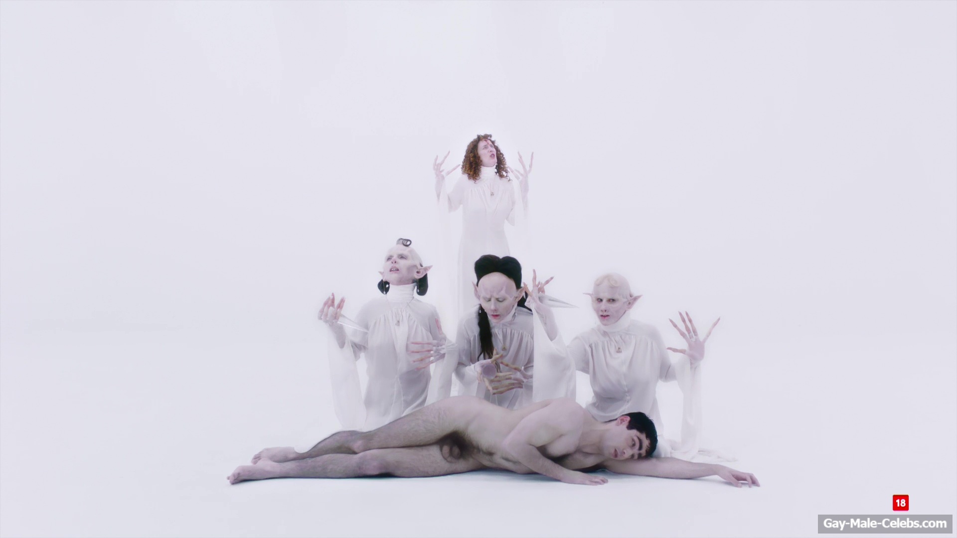 Omar Ayuso nude in Silencio