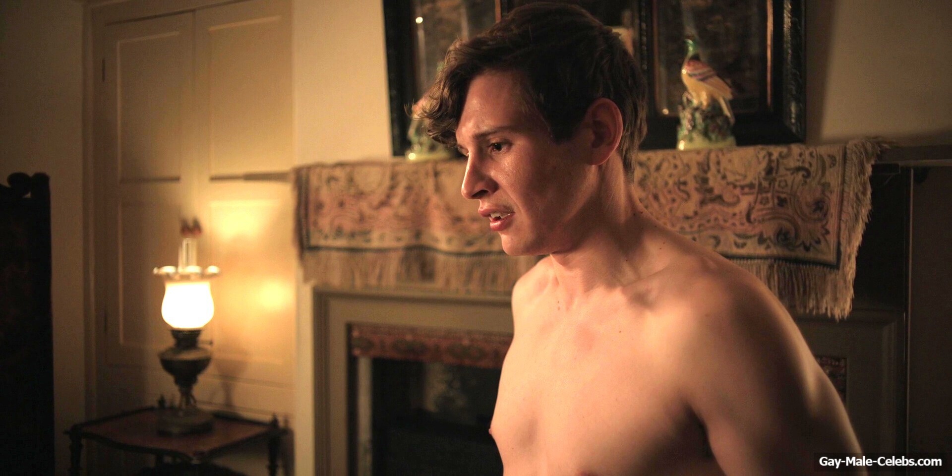 Shaun Thomas Flashes Nude Sexy Bum In The Choral