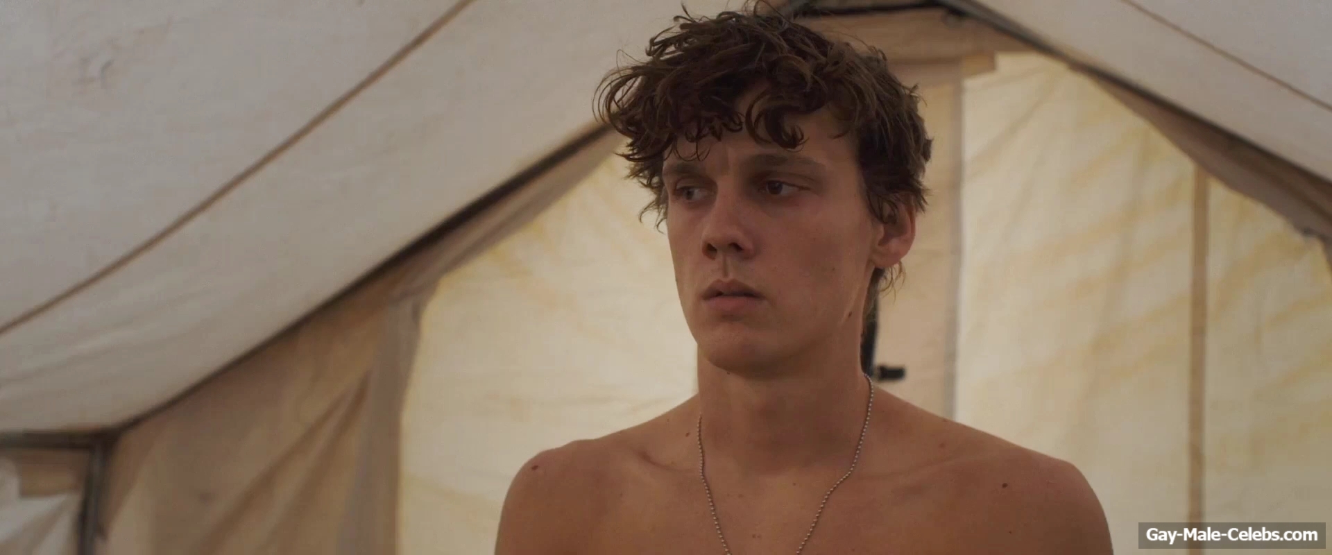 Hunter Doohan nude in The Wilderness