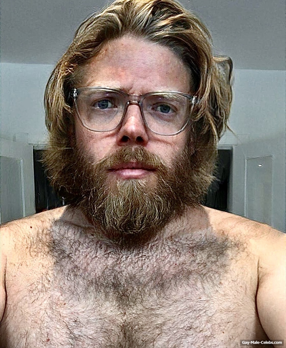 Rob Beckett and Romesh Ranganathan nude in Rob vs Romesh