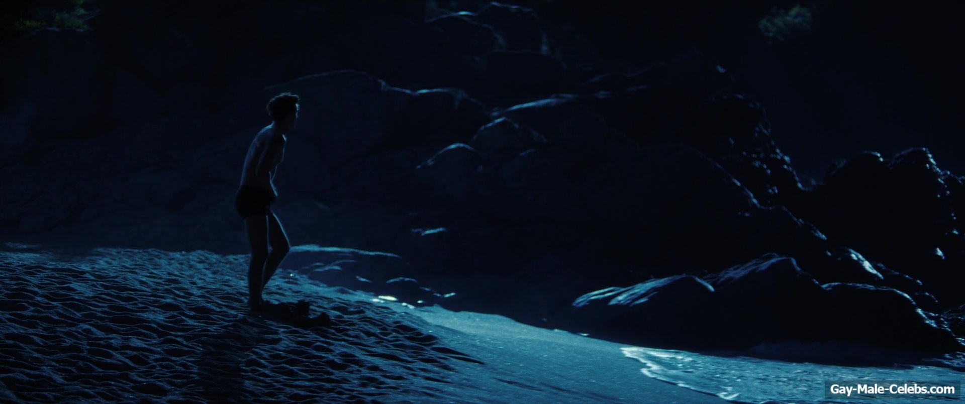 Tom Blyth Exposed Nude Butt In People We Meet On Vacation