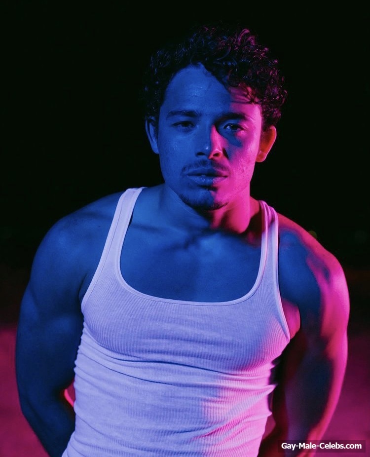 Anthony Ramos naked and bulge photos