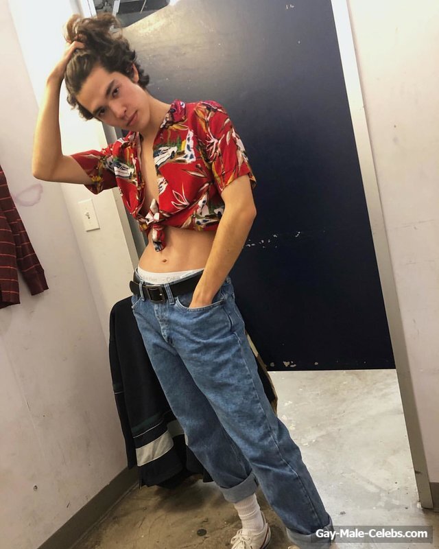 Conan Gray shirtless and sexy pics