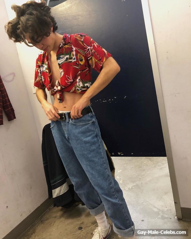 Conan Gray shirtless and sexy pics