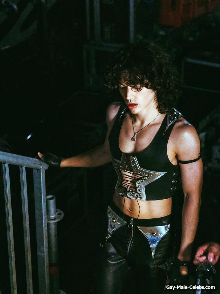 Conan Gray shirtless and sexy pics