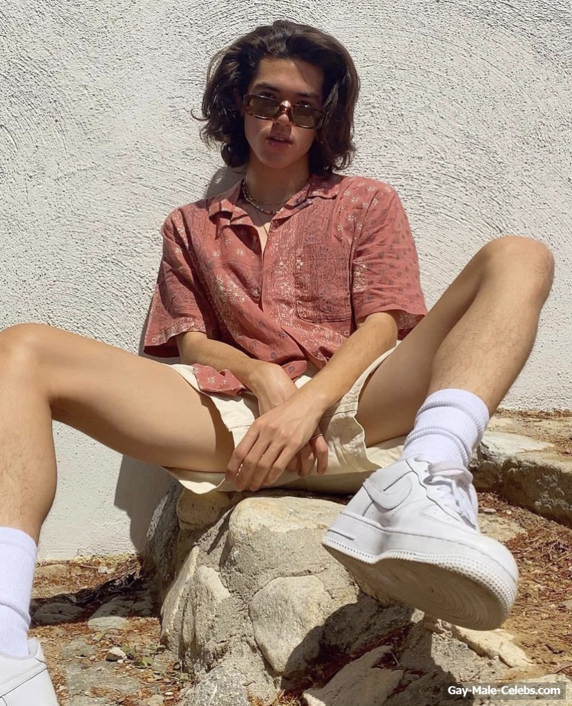 Conan Gray shirtless and sexy pics