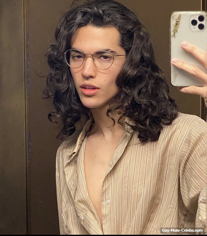 Conan Gray shirtless and sexy pics