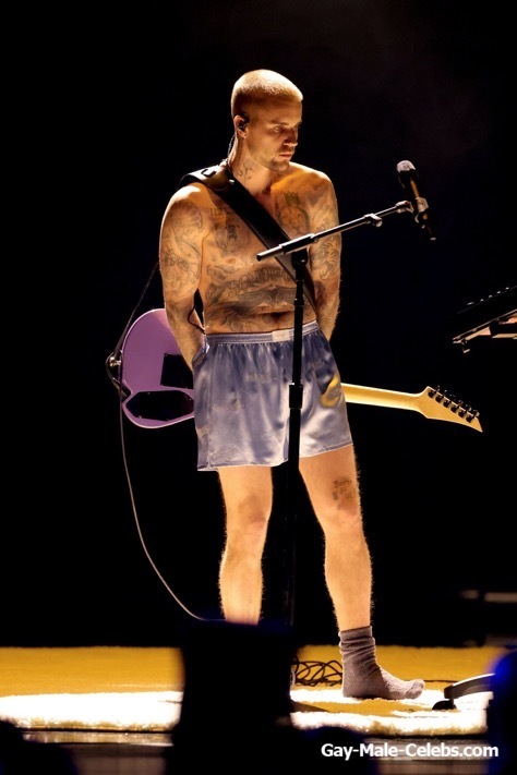 Justin Bieber Shirtless And Boxers During Grammy