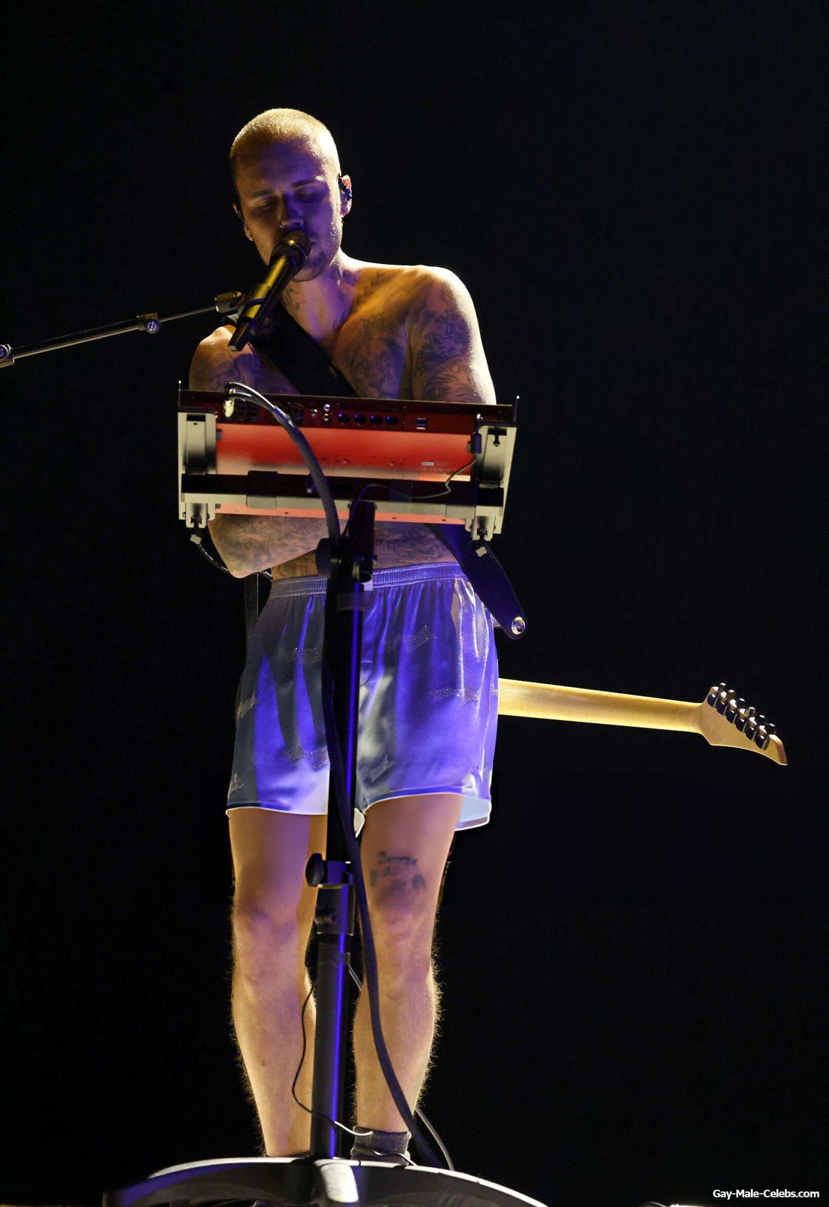 Justin Bieber Shirtless And Boxers During Grammy