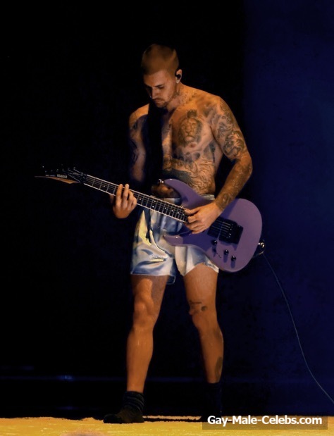 Justin Bieber Shirtless And Boxers During Grammy