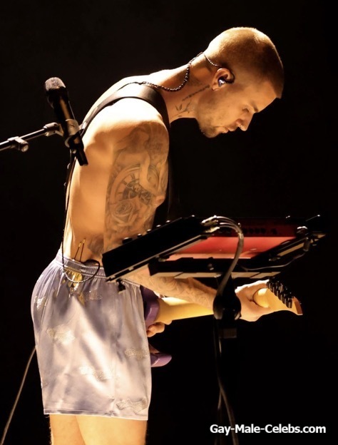 Justin Bieber Shirtless And Boxers During Grammy