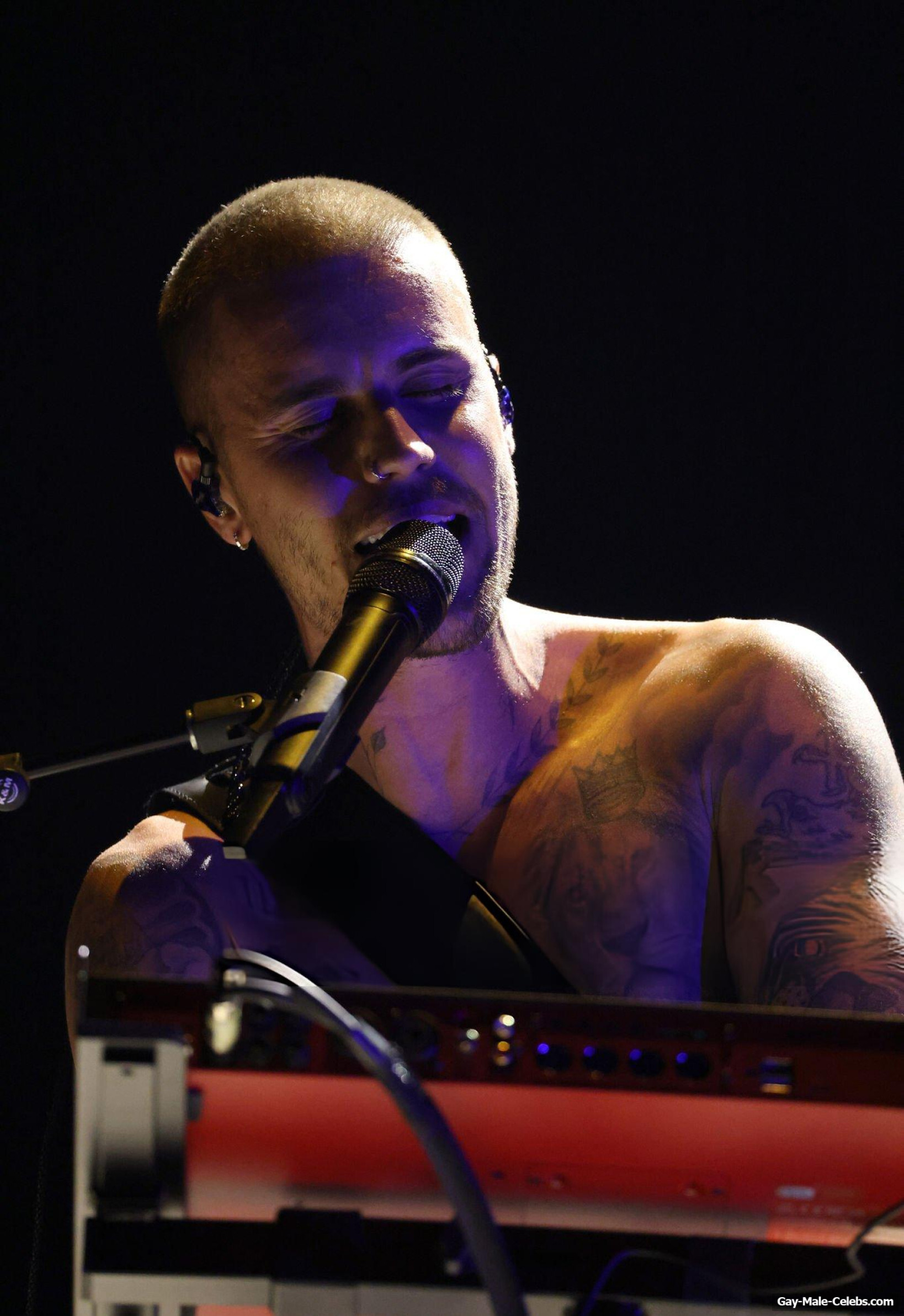 Justin Bieber Shirtless And Boxers During Grammy