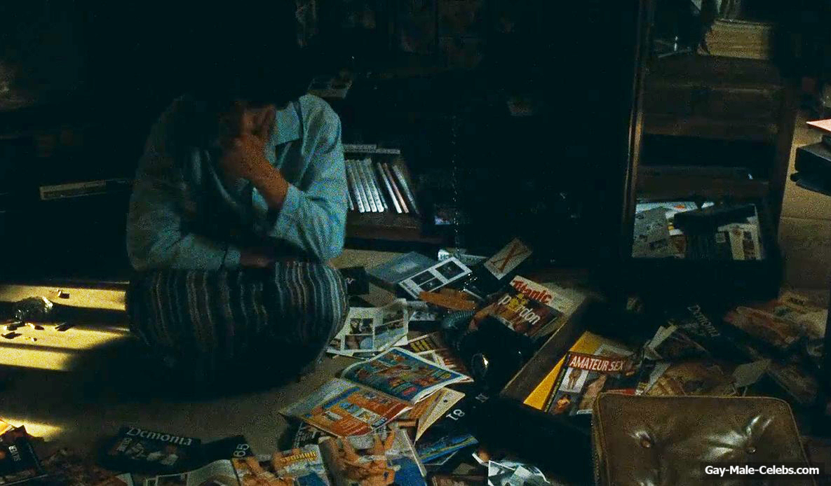 Louis Garrel Jerk Off And Uncensored Pee Scenes in Ma Mere