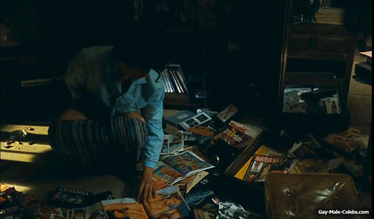 Louis Garrel Jerk Off And Uncensored Pee Scenes in Ma Mere