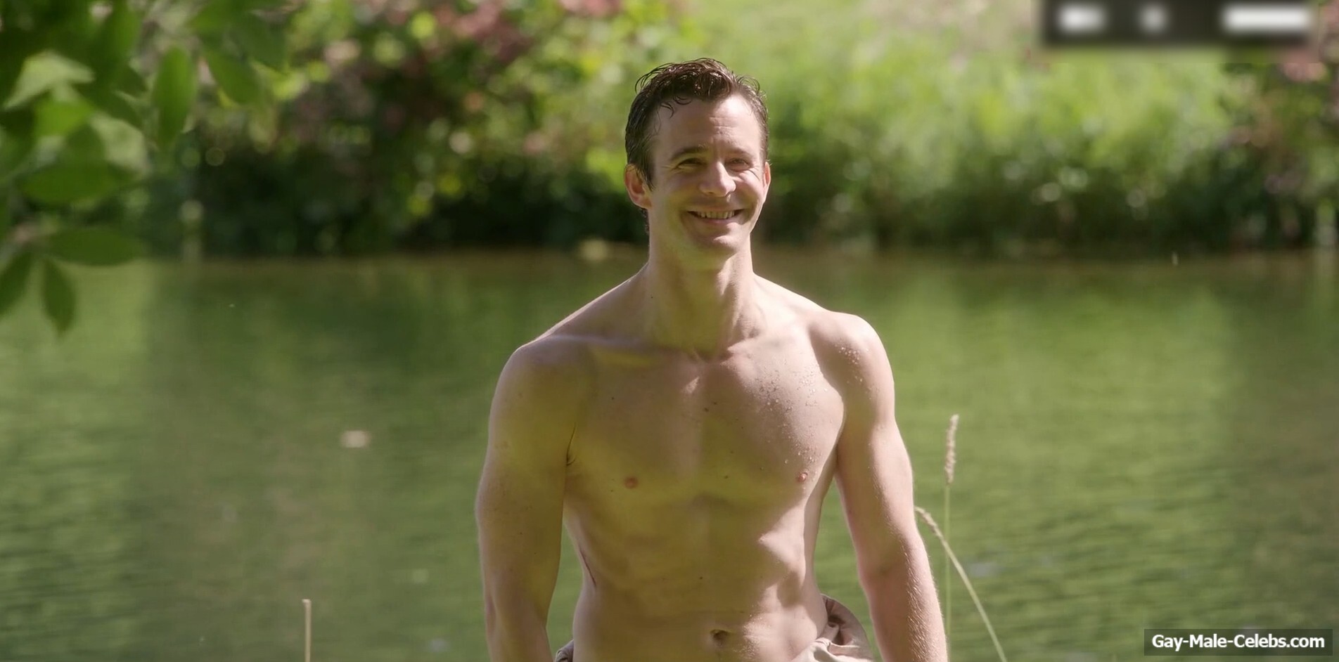 Luke Thompson exposed