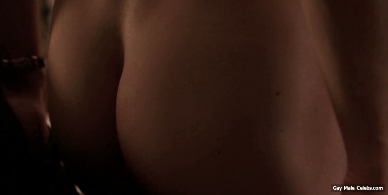 Luke Thompson naked ass