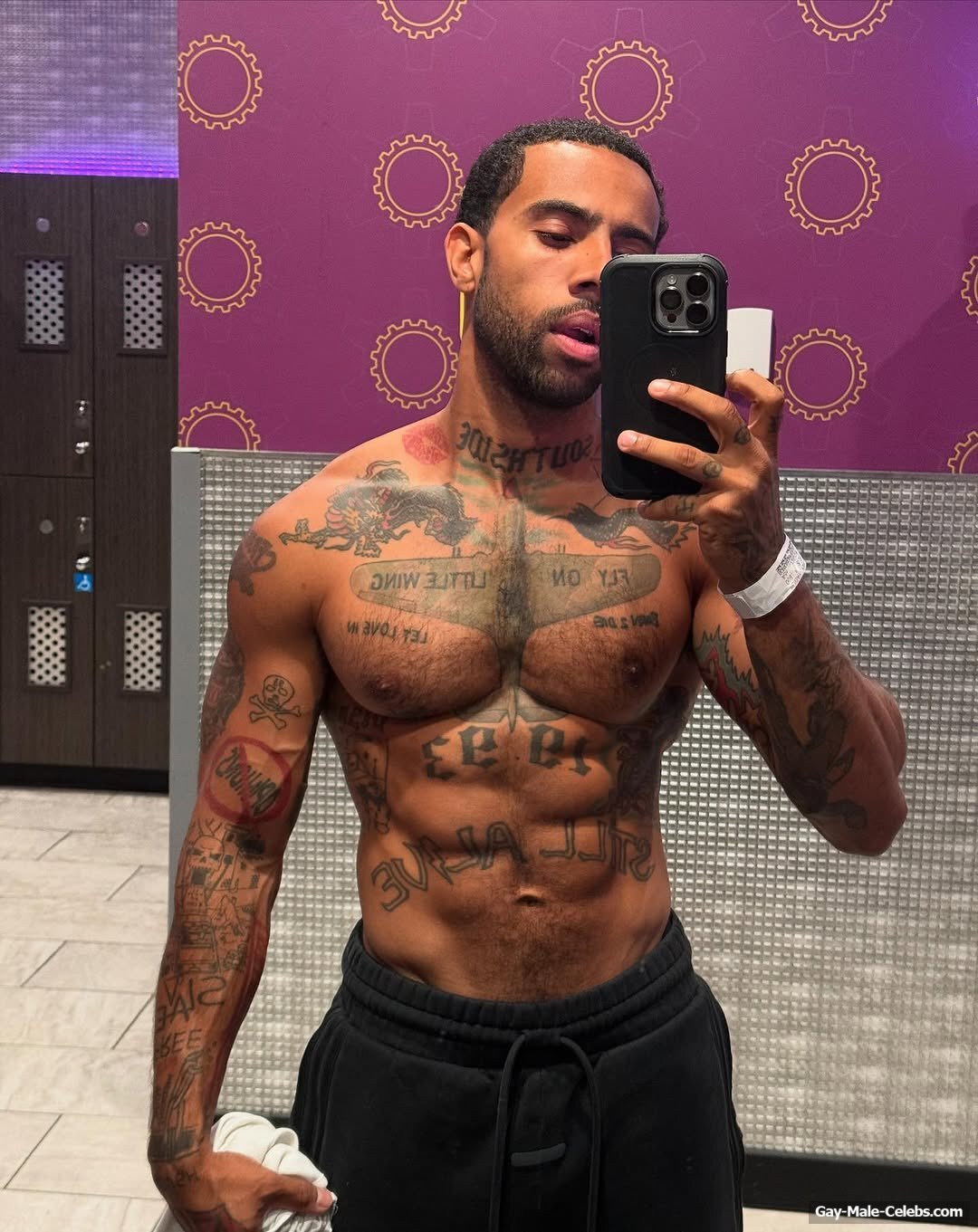 Vic Mensa nude and underwear pics