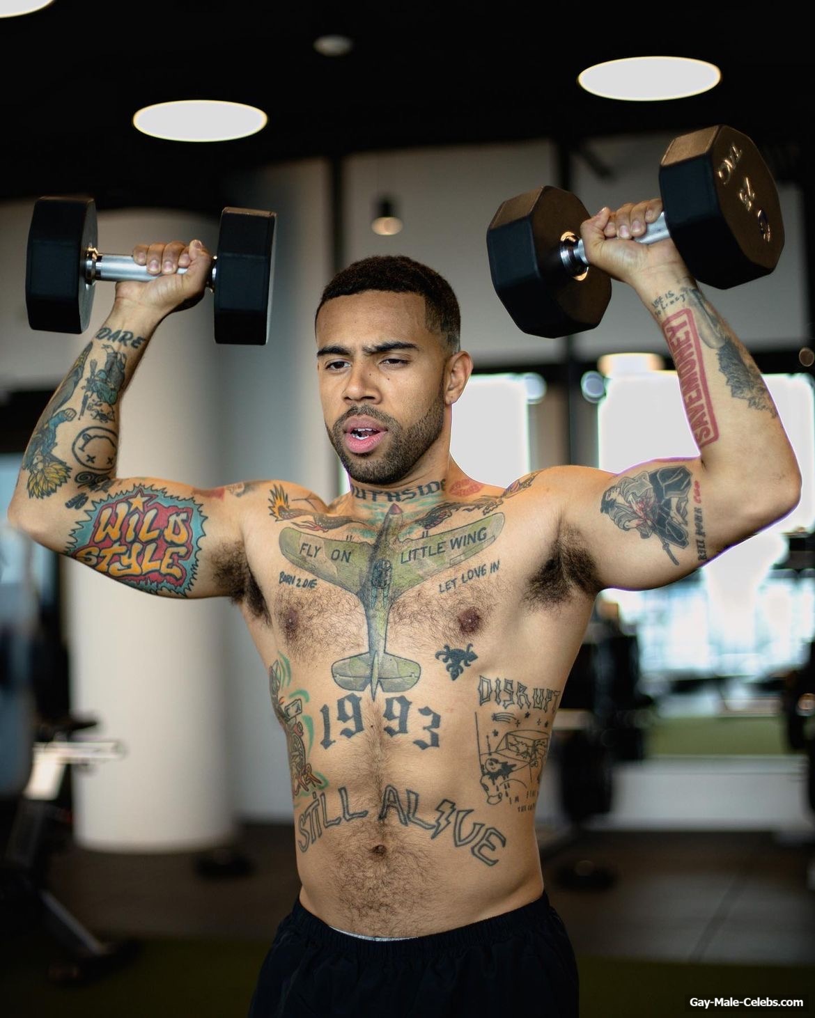 Vic Mensa nude and underwear pics