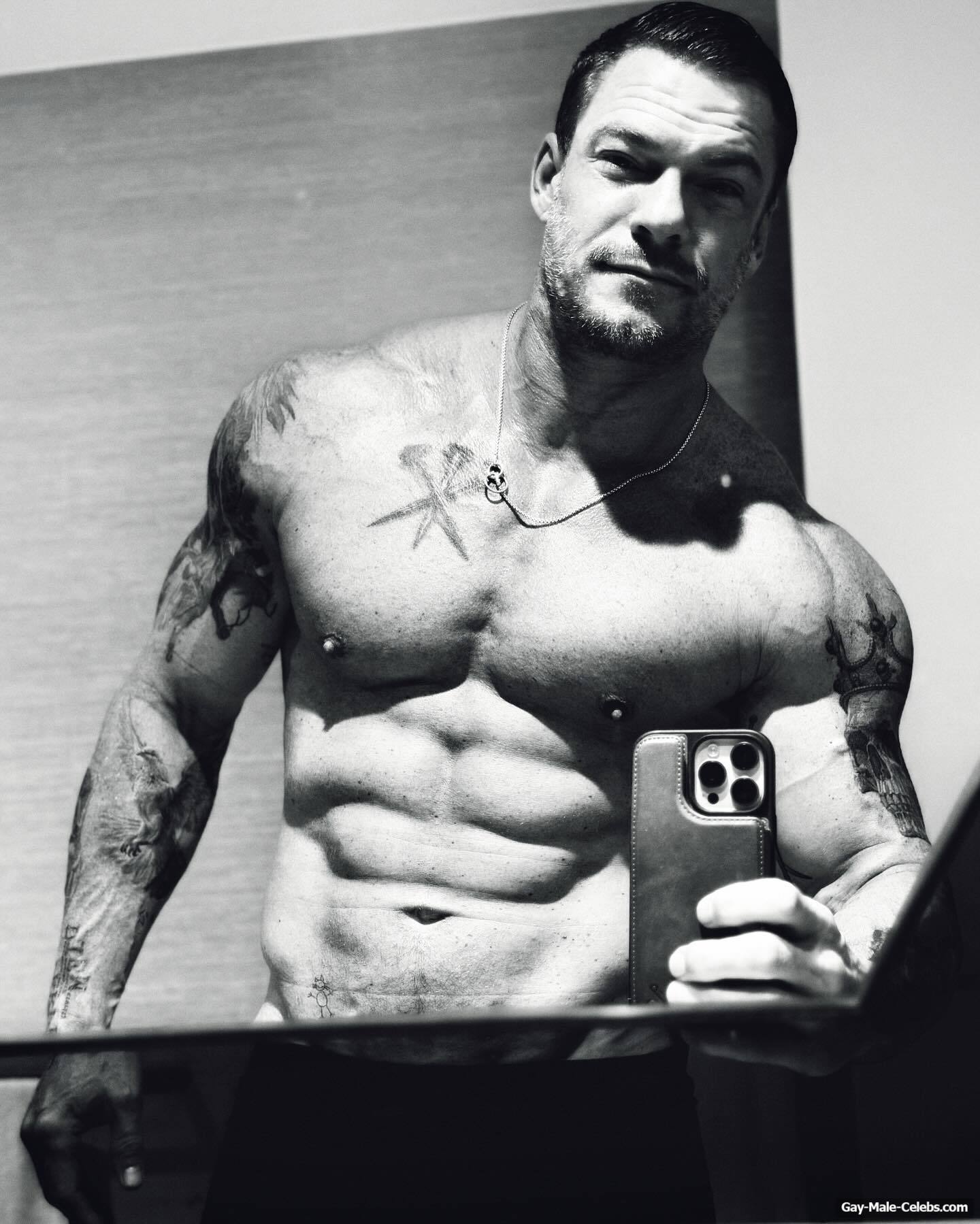 Alan Ritchson shirtless and underwear pics