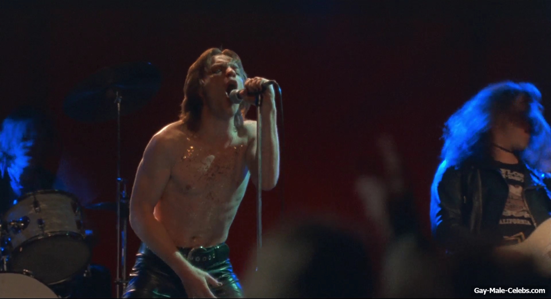 Ewan McGregor frontal nude in Velvet Goldmine
