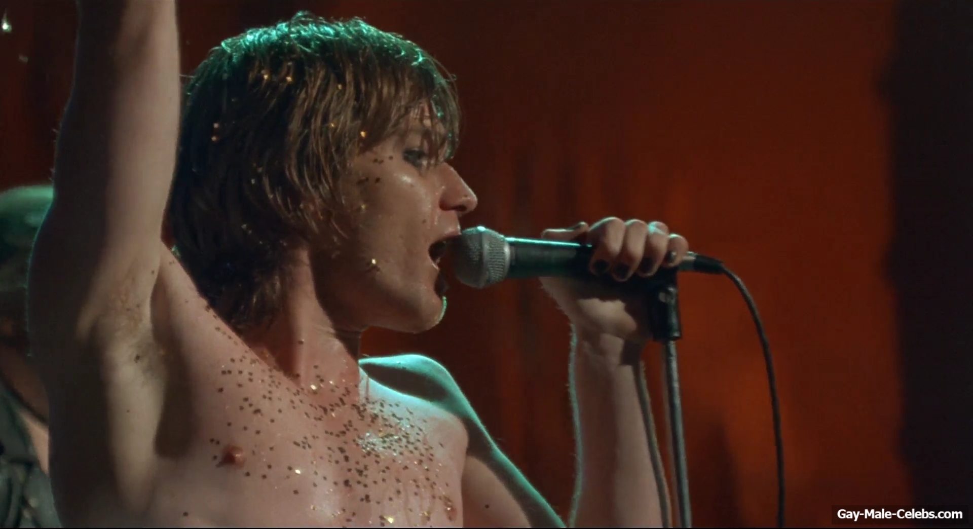 Ewan McGregor frontal nude in Velvet Goldmine