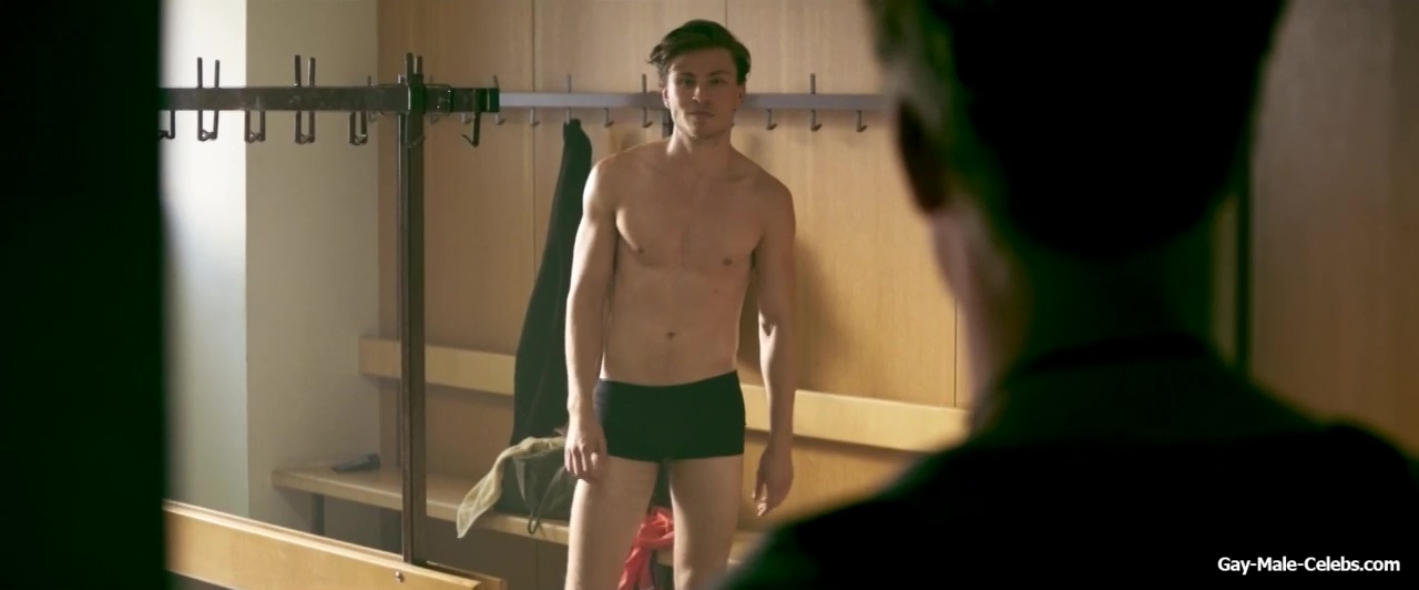 Jannik Schumann Nude Dick Scenes in Center Of My World