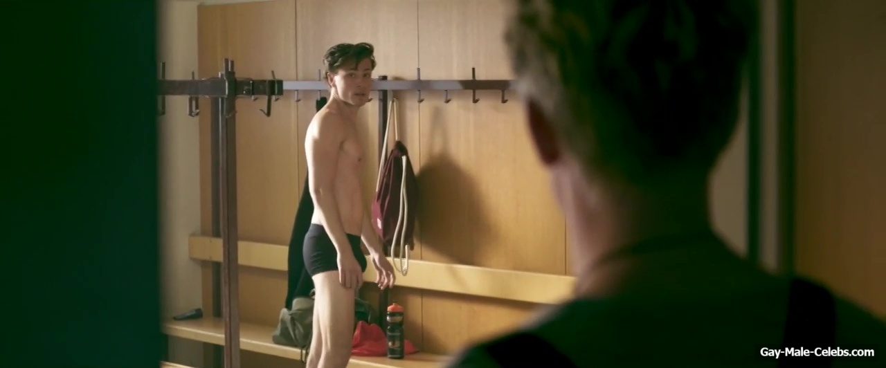 Jannik Schumann Nude Dick Scenes in Center Of My World