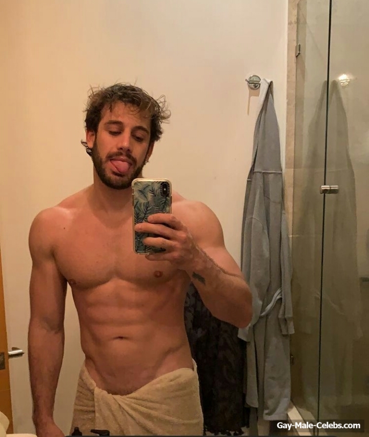 Lambda Garcia nude selfie