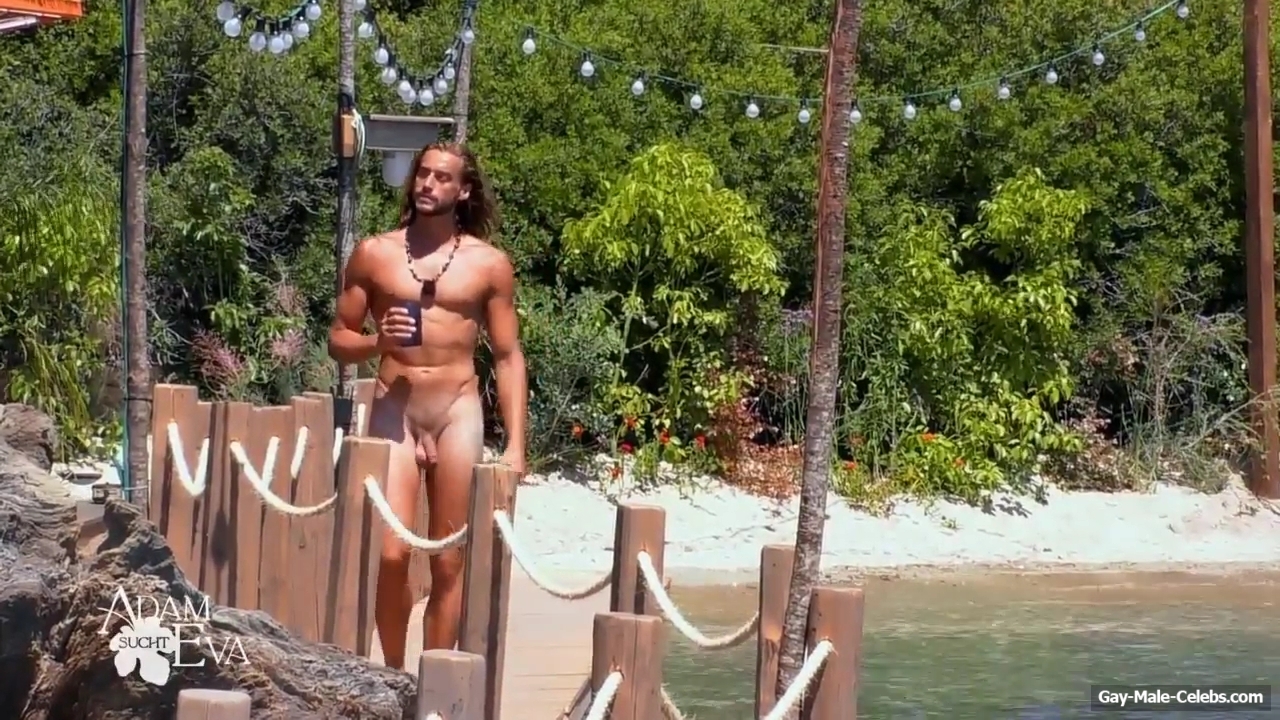 Sasha Sasse frontal nude in Adam sucht Eva