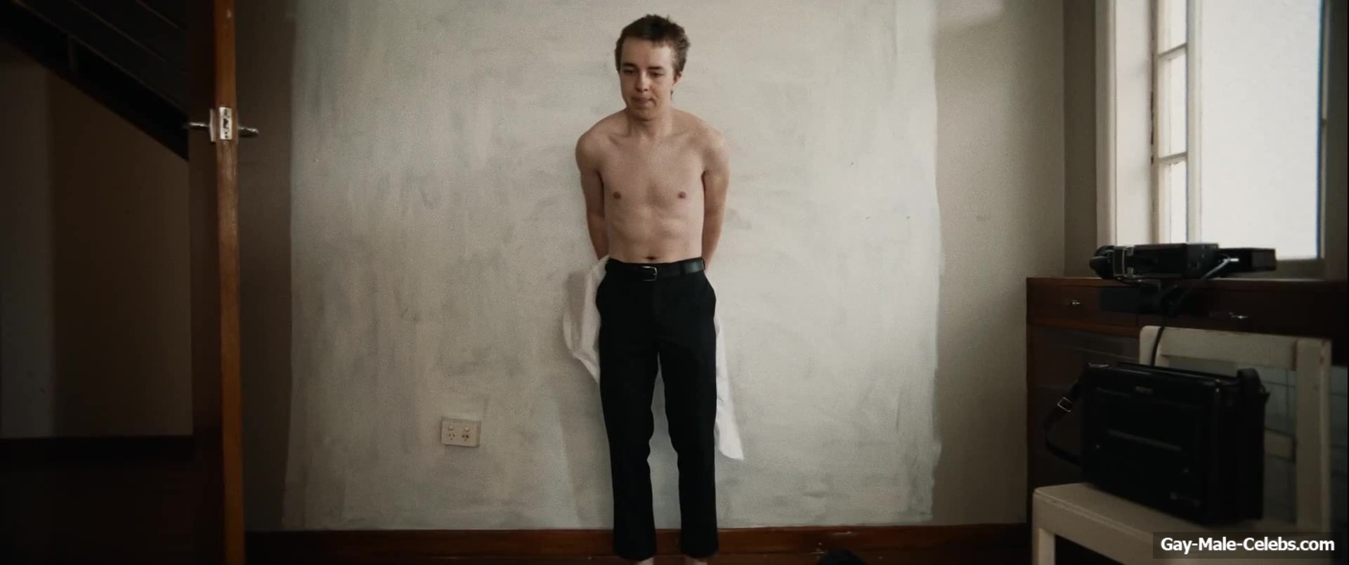 Ed Oxenbould nude and underwear in Head South