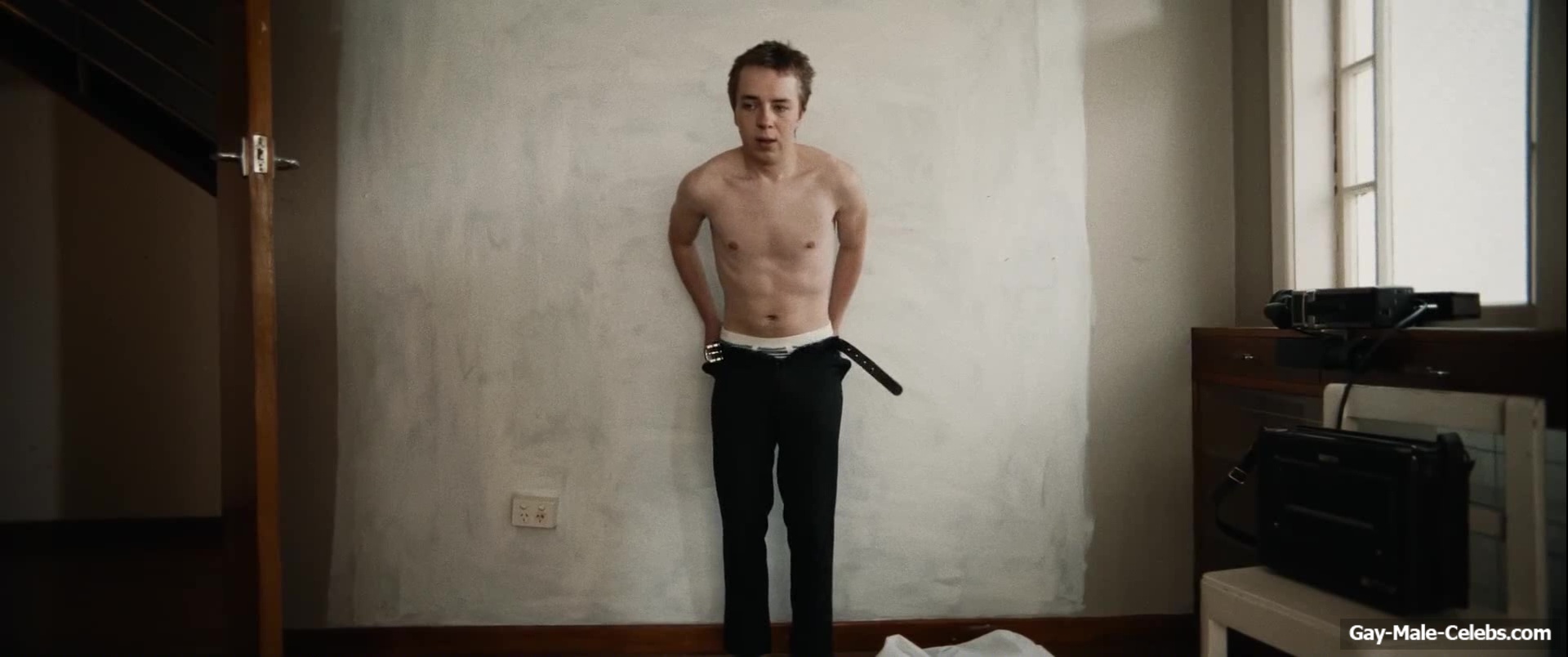 Ed Oxenbould nude and underwear in Head South