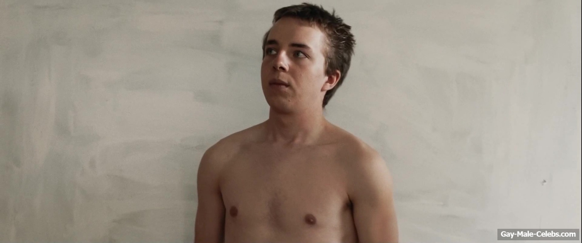 Ed Oxenbould nude and underwear in Head South