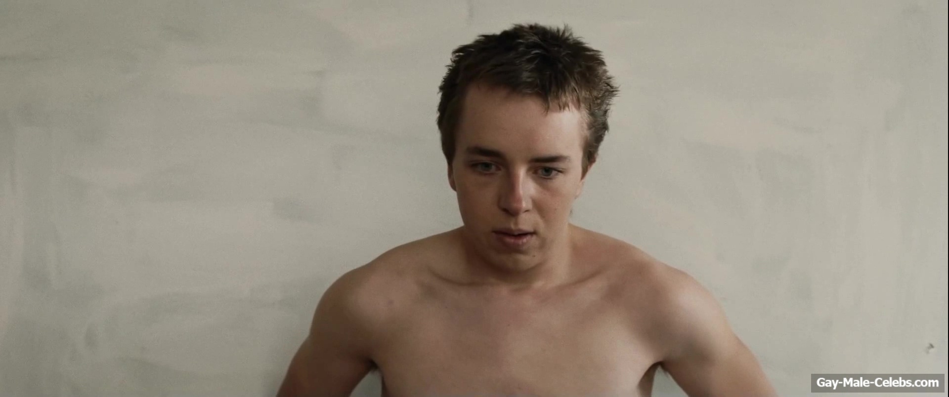 Ed Oxenbould nude and underwear in Head South