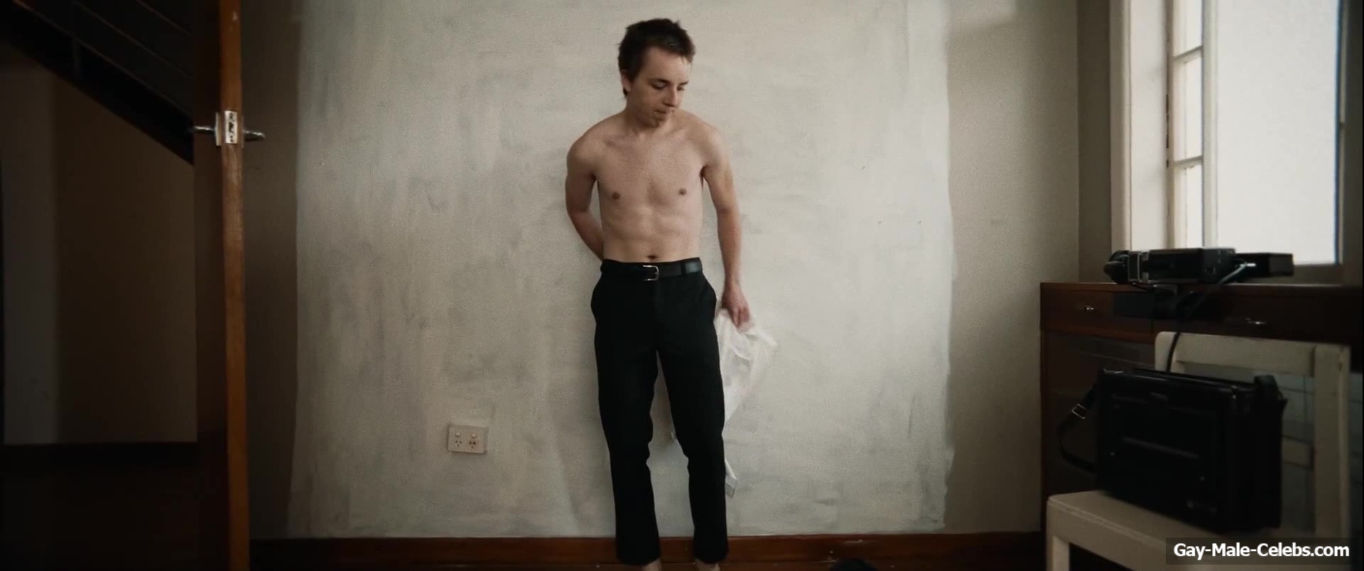 Ed Oxenbould nude and underwear in Head South