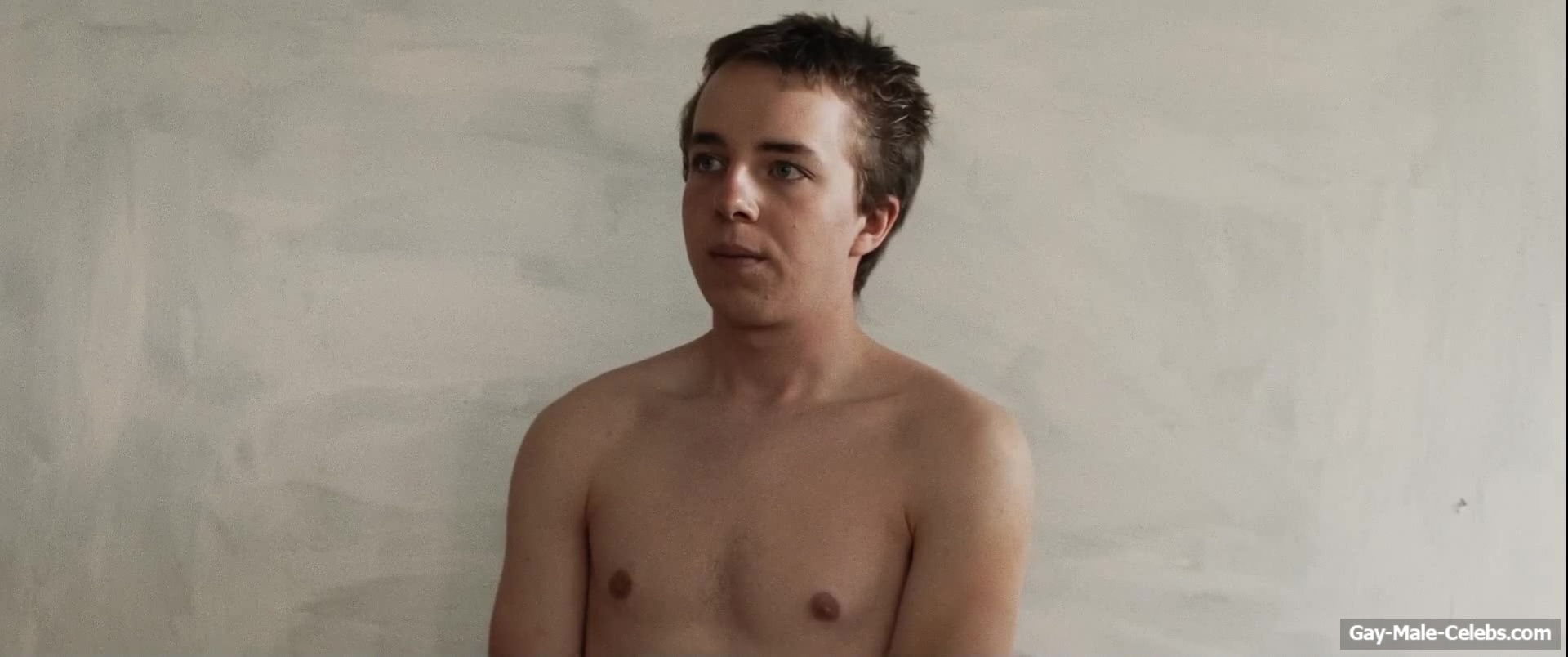 Ed Oxenbould nude and underwear in Head South