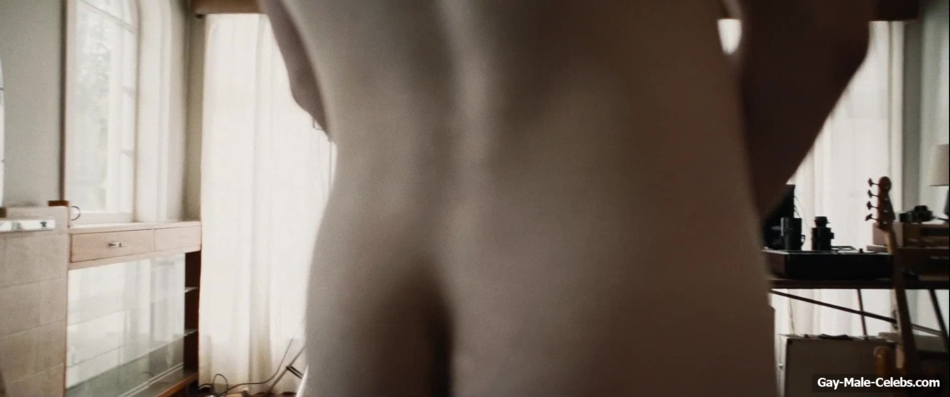 Ed Oxenbould nude and underwear in Head South