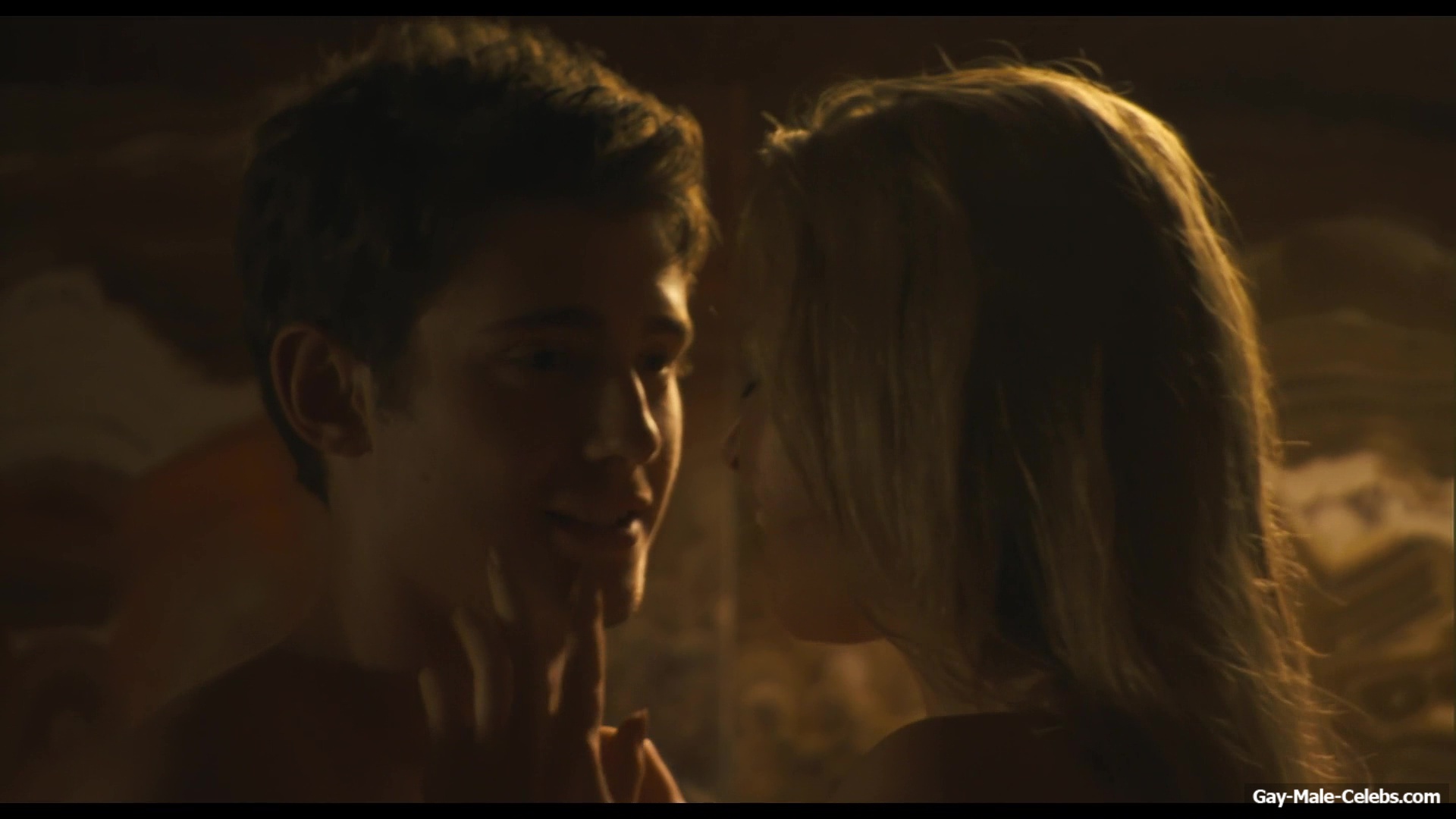 Julian Morris frontal nude in Donkey Punch