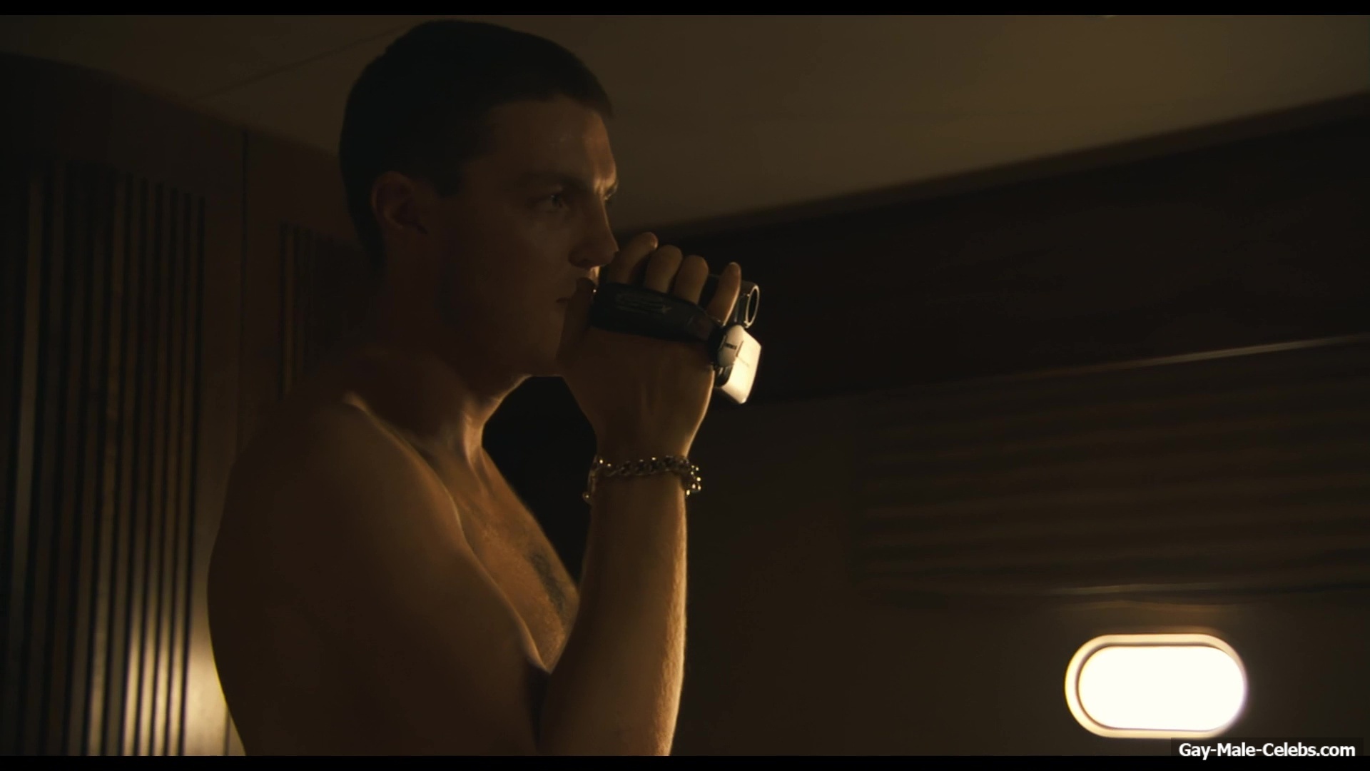 Julian Morris frontal nude in Donkey Punch