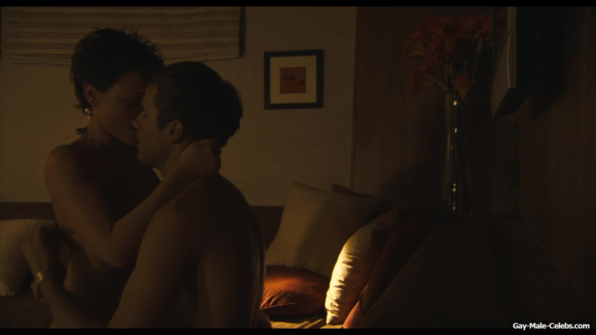 Julian Morris frontal nude in Donkey Punch