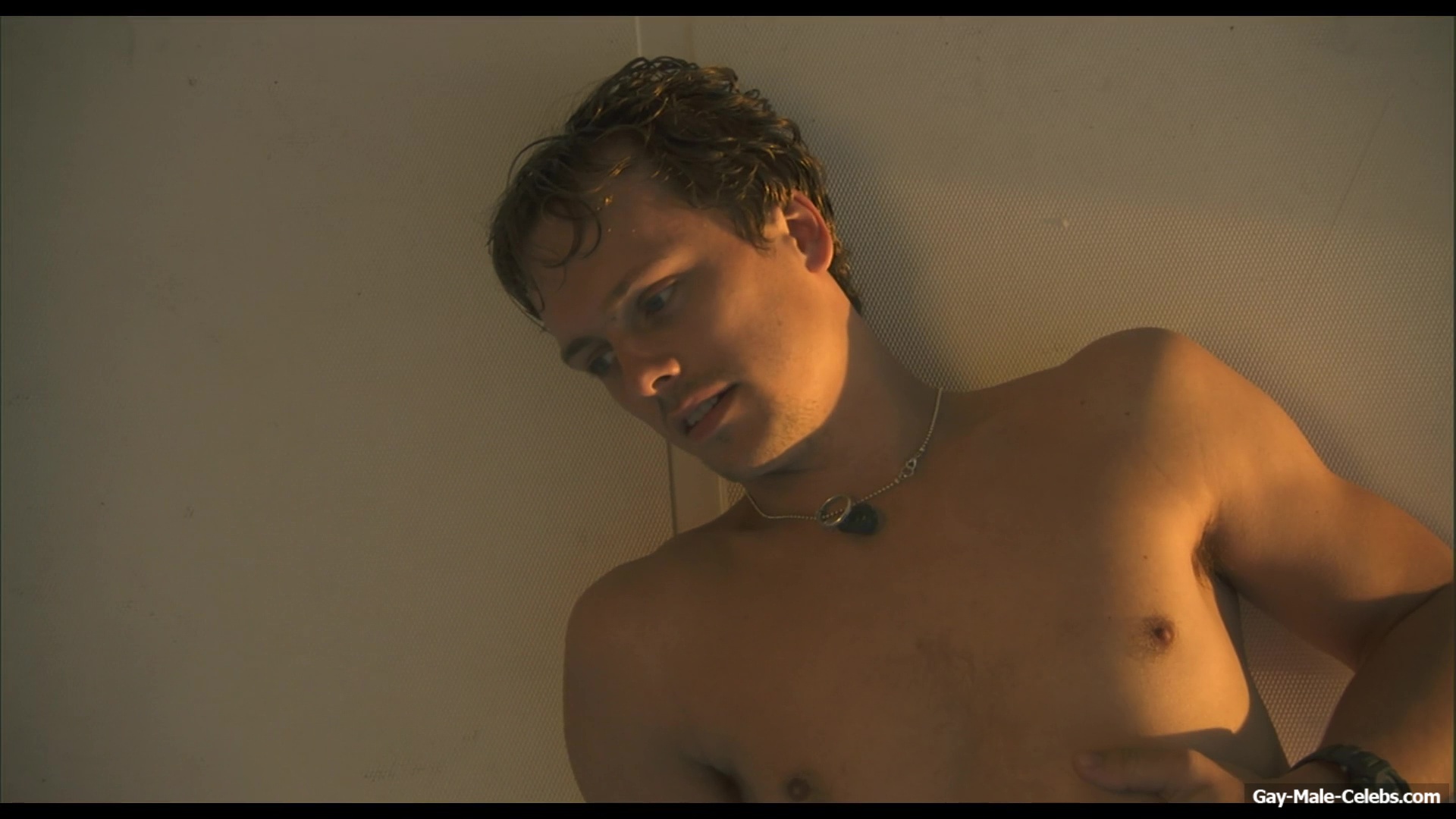 Julian Morris frontal nude in Donkey Punch