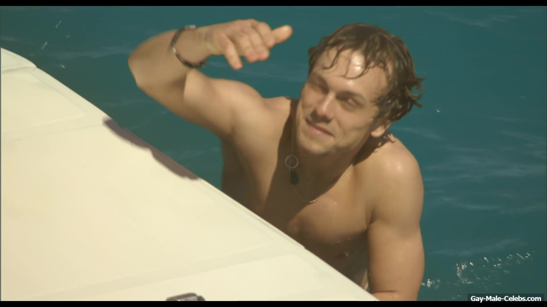 Julian Morris frontal nude in Donkey Punch