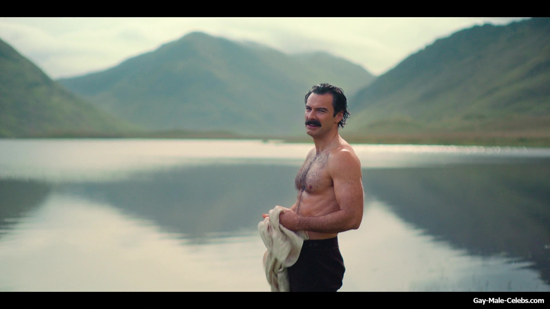 Aidan Turner shirtless