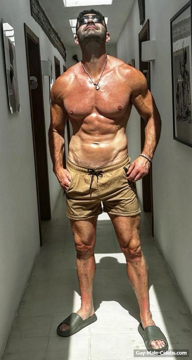 David Tag Cock Bulge Moment and Hot Underwear Pics