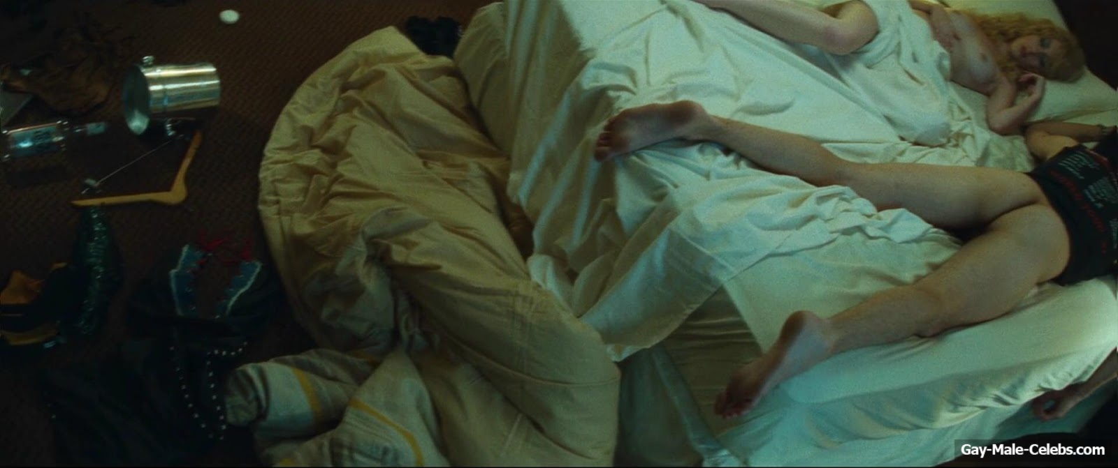 Douglas Booth nudes