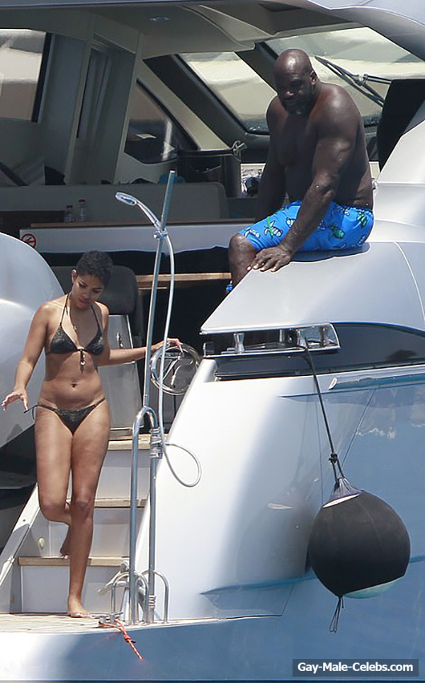 Shaquille ONeal Shows Off Nude Dick During Pee On A Yacht